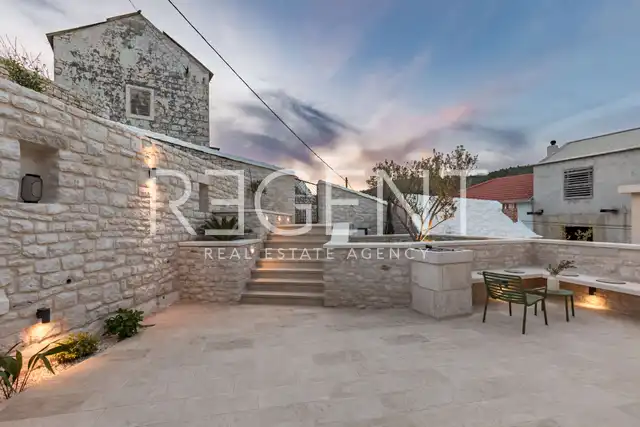 Brač, Pučišća - Nádherná kamenná vila 120 m2