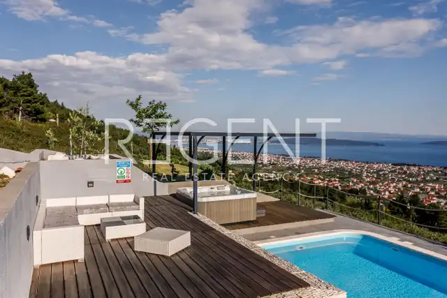 Vila 232 m², Kaštel Stari — 4SS, grijani bazen, pogled na more