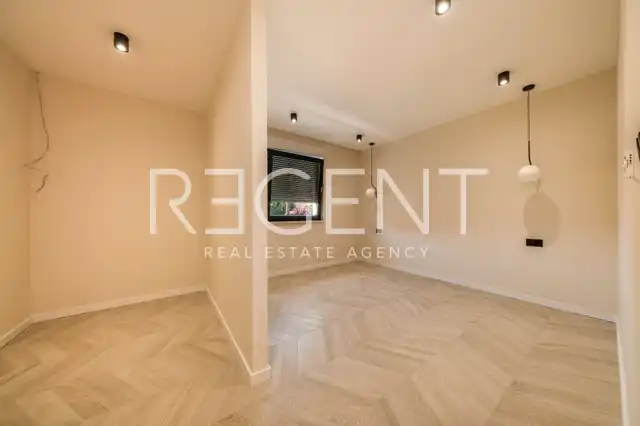 Trogir - Nova moderna vila od 300m2 s bazenom i jacuzzijem