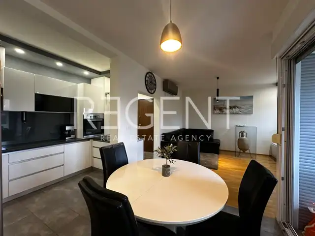 Split, Žnjan - Dvojizbový byt 76 m2, prvý rad pri mori