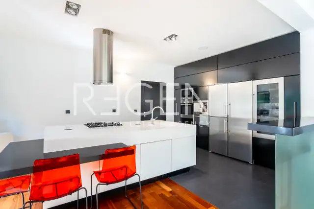 Šestine- Vila 500 m² na najam, 5.000 m² parcela, bazen, privatnost
