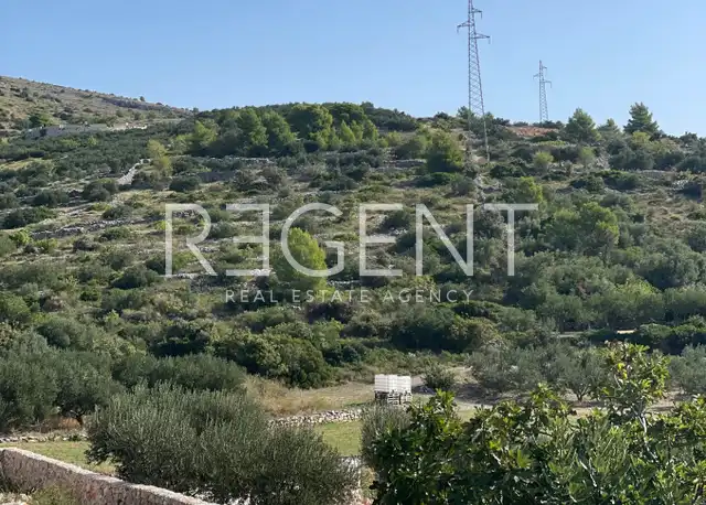 Trogir, Seget Vranjica - stavebný pozemok 7400 m2