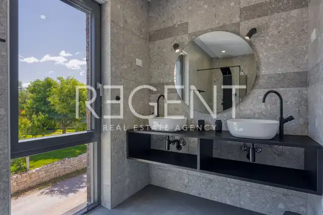 Istria, Buje - villa 255 m², piscina, sauna, giardino, parcheggio