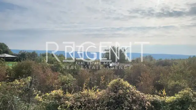 Istra, Oprtalj – Građevinsko zemljišto s projektom