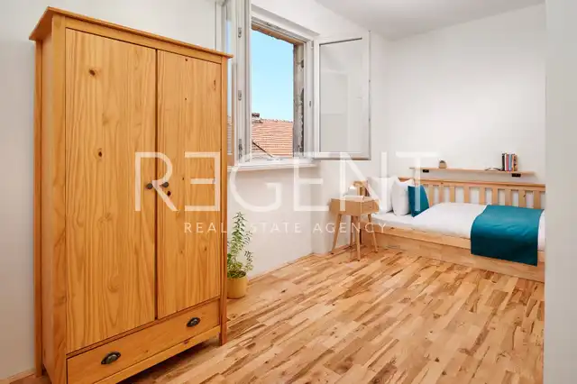 Split, Bačvice - Trojizbový byt s loggiou 105 m2