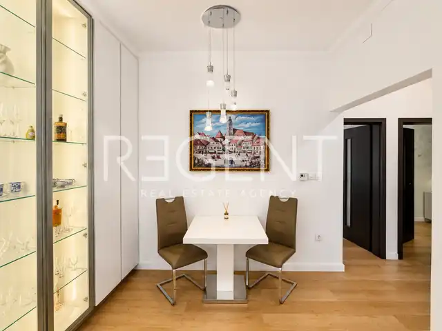 Zagreb, Piazza Europa - Appartamento trilocale, in affitto, 3° piano