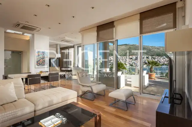 Dubrovnik, Lapad – penthouse 268 m², krovna terasa, bazen, garaža