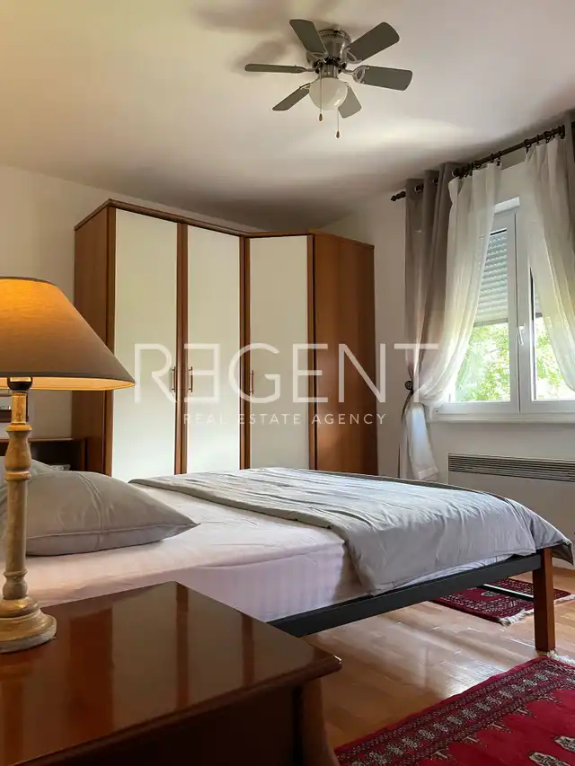 Split, Žnjan - Dvosobni stan sa loggiom i pogledom na more 100 m2