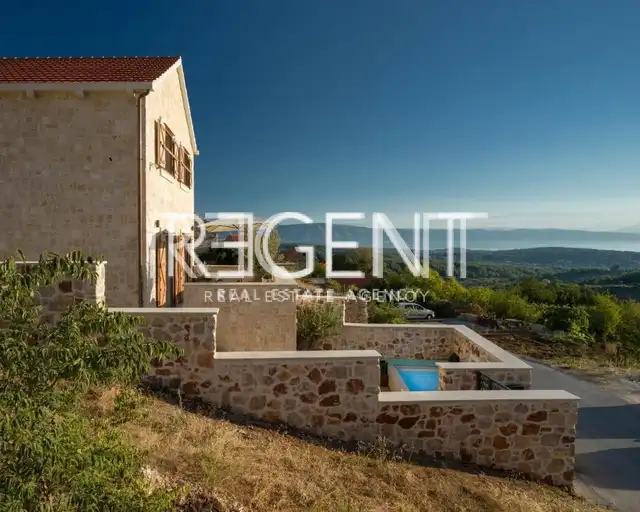 Hvar - Kamenná vila s unikátním designem 250m2