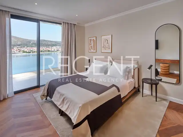 Trogir - Moderní vila s výhledem na moře 341 m2