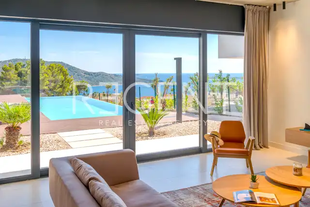 Primošten - Villa mit Pool und Meerblick