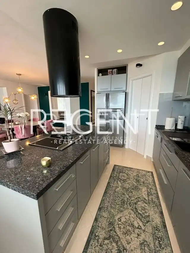 Split, Žnjan - Appartement de trois pièces avec vue sur la mer LONG TERME