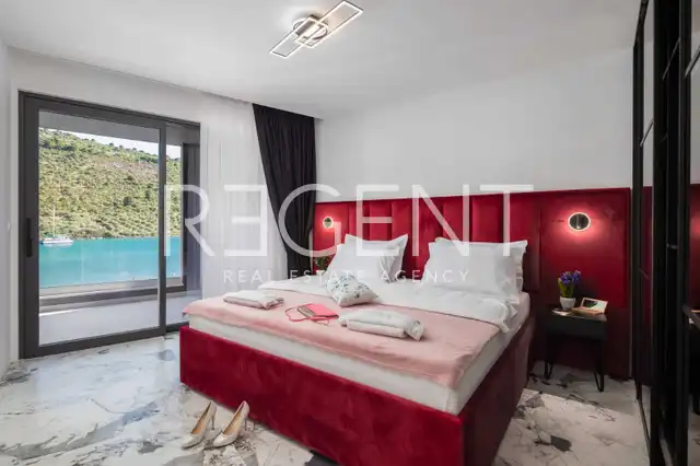 Rogoznica – Luxusní vila 200 m2 u moře