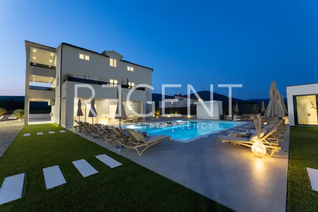 Trogir, Seget - Modern villa with heated pool and sea view