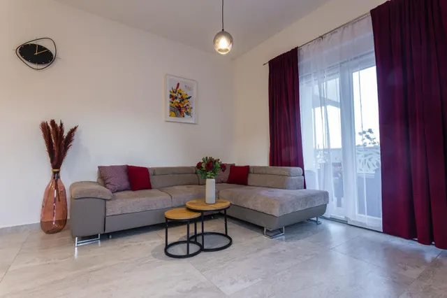 Trogir – jednosoban stan s loggiom i vrtom dugoročan najam