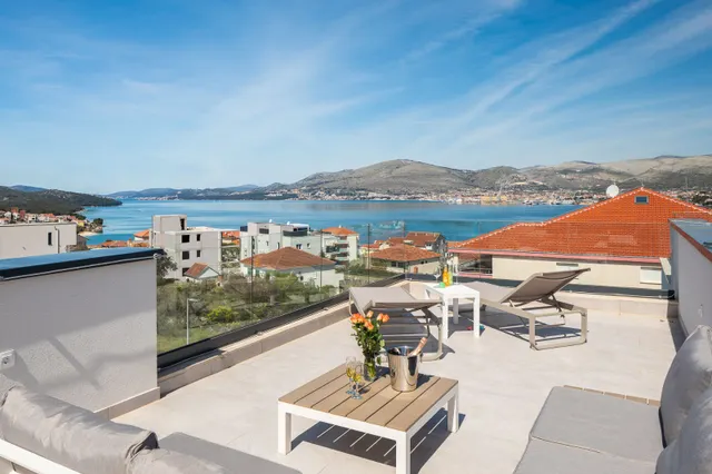 Trogir, Čiovo - Dvosoban stan za najam 75 m2