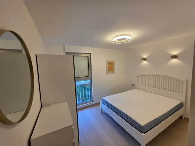 Split, Pujanke - Renoviran trosoban stan s lođom