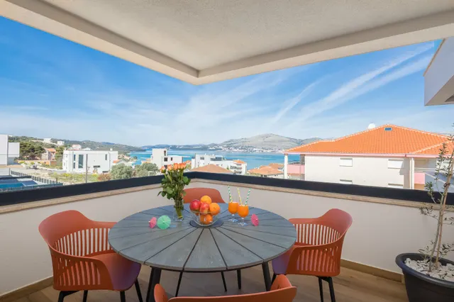 Trogir, Čiovo - Dvosoban stan za najam 75 m2