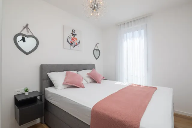 Trogir, Čiovo - Dvosoban stan za najam 75 m2
