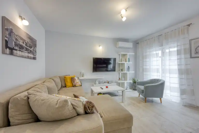 Poreč, Vežnaveri – Maison avec deux appartements