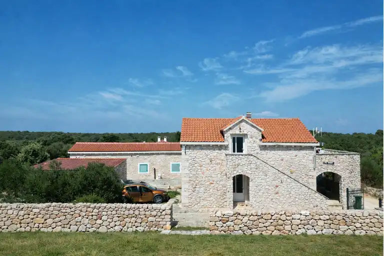 Zadar, Premuda - Kamienny dom z basenem