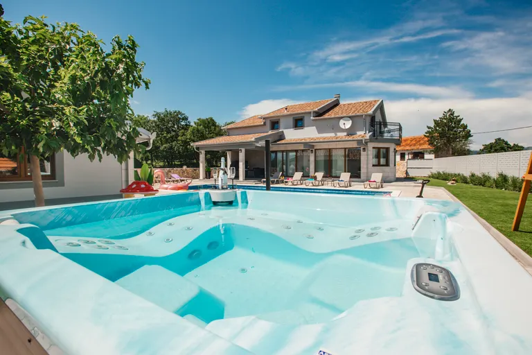 Imotski, Proložac - Modernly decorated villa 277 m2 on a plot of 1360 m2 in a quiet environment