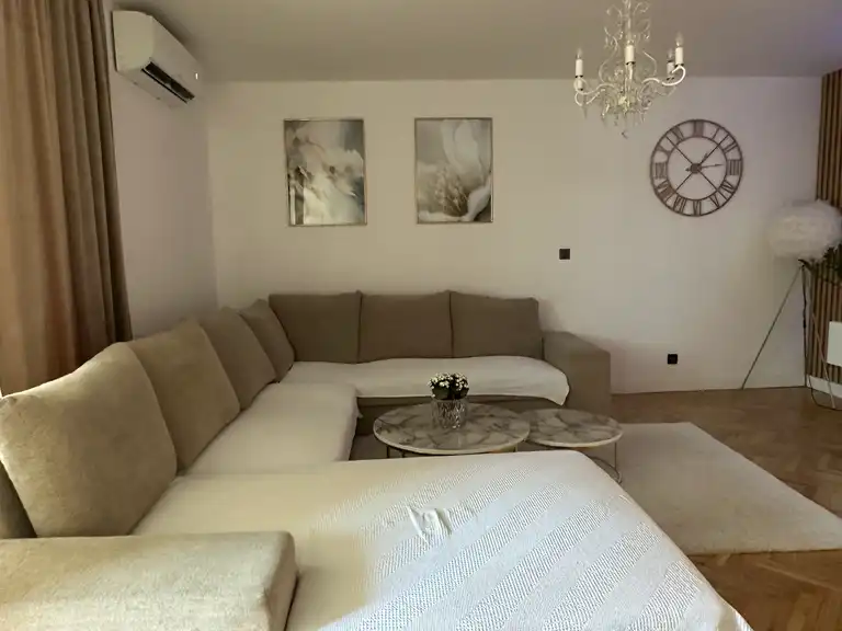 Solin, Japirko - Trosoban stan sa loggiom, sušionom i ostavom