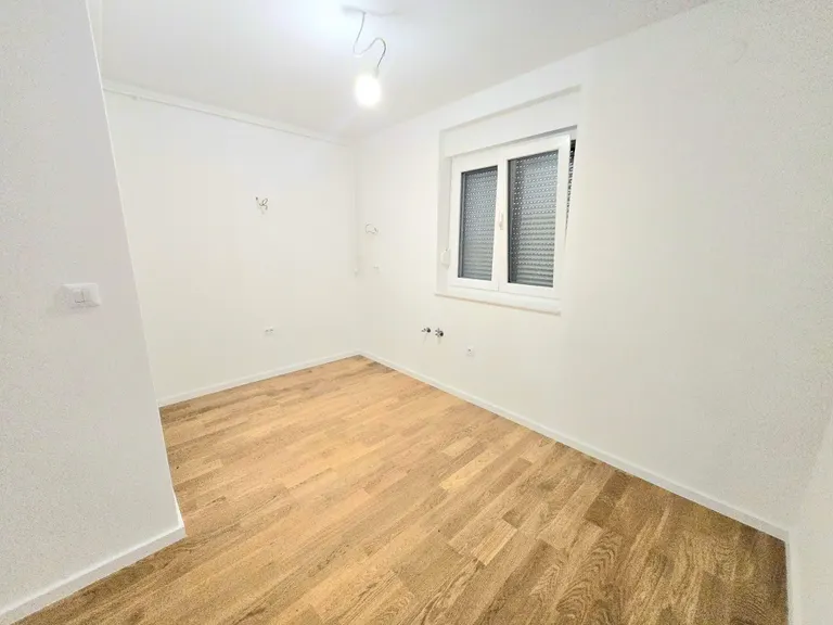 Sveta Nedelja, Kerestinec- Trosoban stan 100 m2