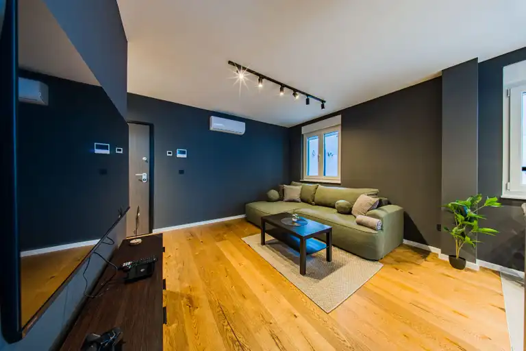Stan 43 m² za najam, Trešnjevka — namješten, lođa, 2S