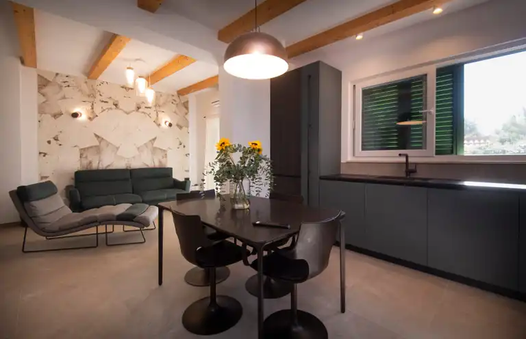 Split, Meje - Ground floor house with a yard