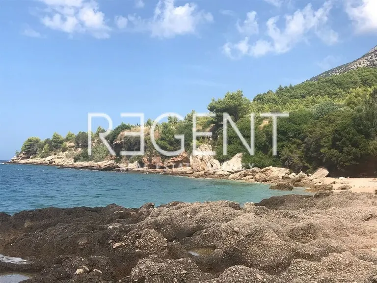 Brač, Bol - terreno vicino alla spiaggia di Zlatni rat 4280m2