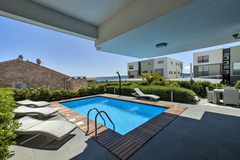 Zadar, Sukošan – Exkluzivní dvoupodlažní vila s bazénem, 170 m²