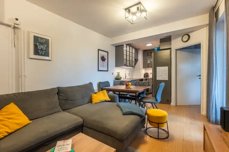 Zagreb, Voltino - Renoviran trosoban stan