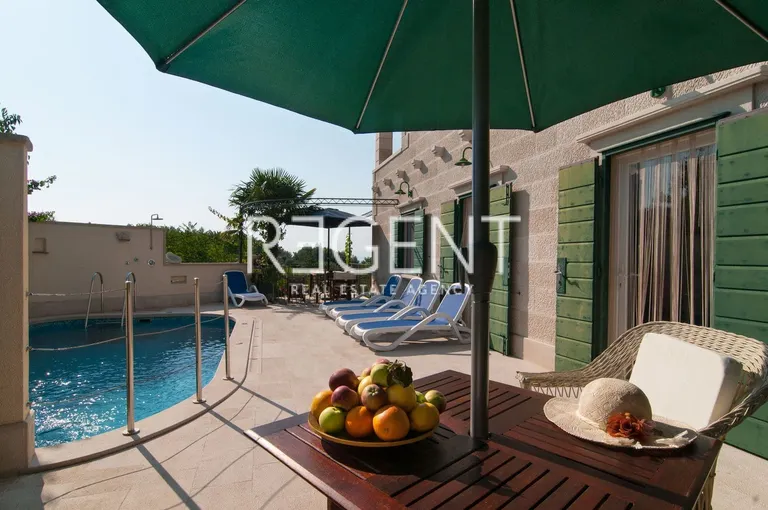 Brač, Mirca- kamena vila s pogledom na more, 300m2