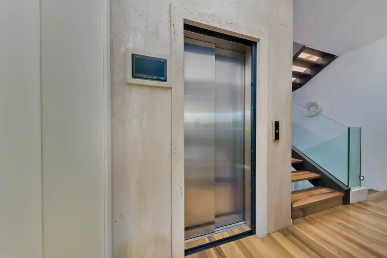 Záhřeb, Petrova - Moderní penthouse se střešní terasou a bazénem