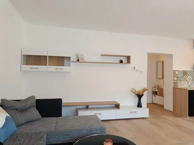 Zagabria, Maksimir - Appartamento con due camere da letto completamente ristrutturato con balcone.