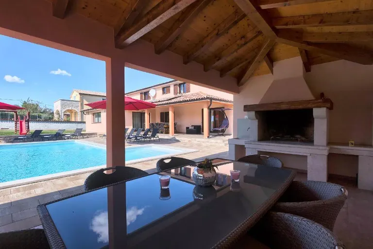 Istra, Tinjan – Prekrasna moderna vila s bazenom 260 m2