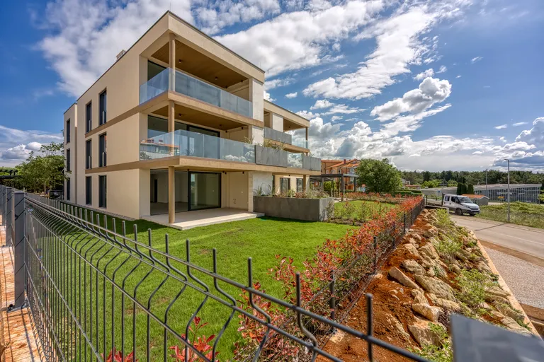Istrie, Novigrad - Třípokojový apartmán v luxusním rezidenčním komplexu 225 m2