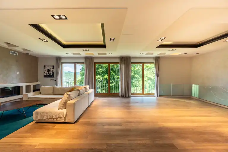Kuća 376 m², Gornje Prekrižje — parcela 704 m²