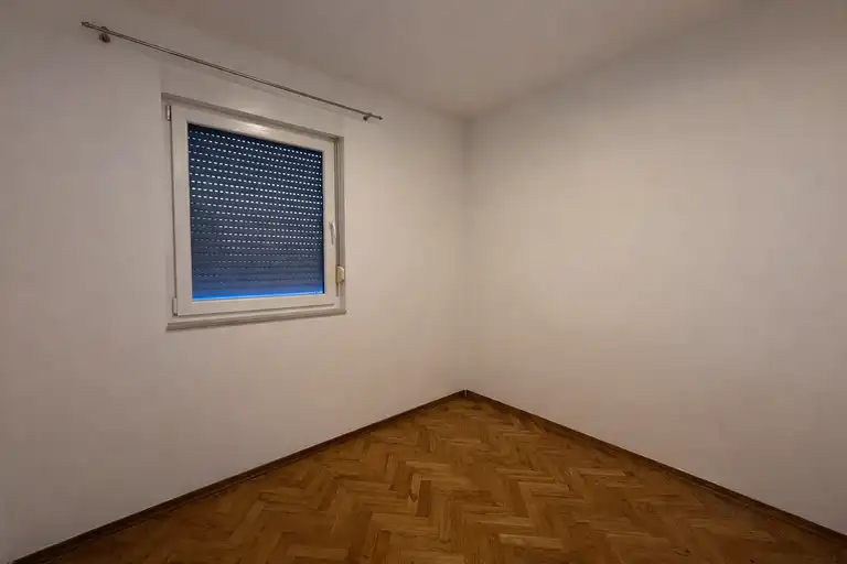 Split, Pazigrad - Trosoban stan sa loggiom, terasom i garažom