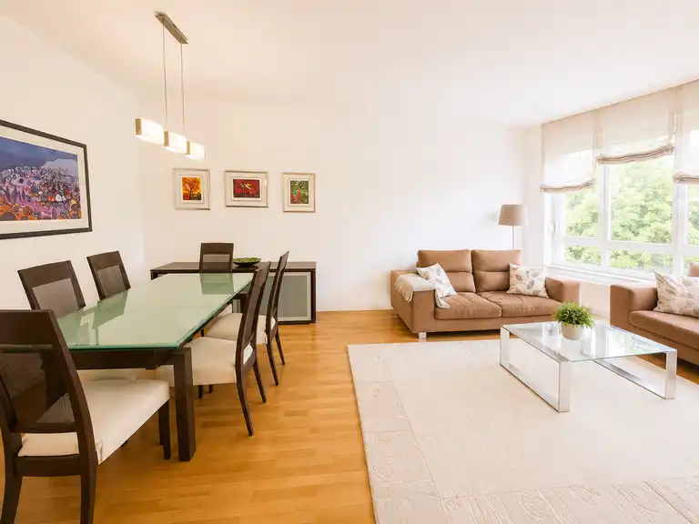 Stanovanje 145 m², center Zagreba — 2 terasi, parkirišče, opremljeno