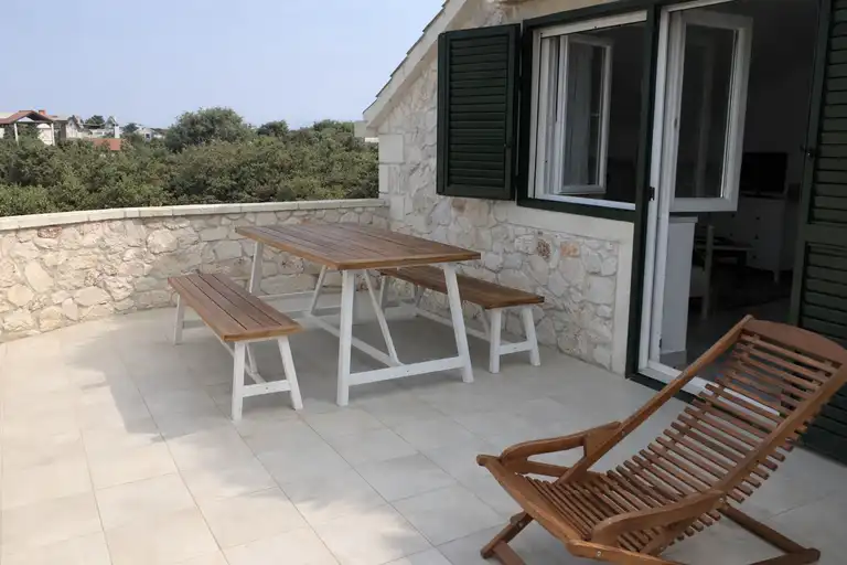 Zadar, Premuda - Kamienny dom z basenem