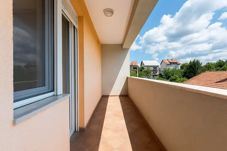 Zagreb, Remete – Trosoban stan 82 m² s loggiom