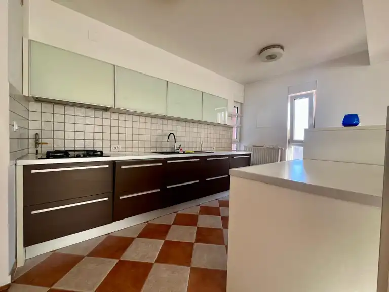 Zagreb, Vrapče - štirisobno stanovanje z garažo