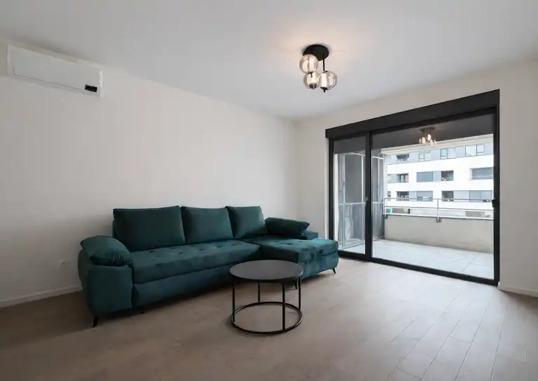 Zagreb. Blato - Appartement moderne de deux pièces avec place de parking en garage.