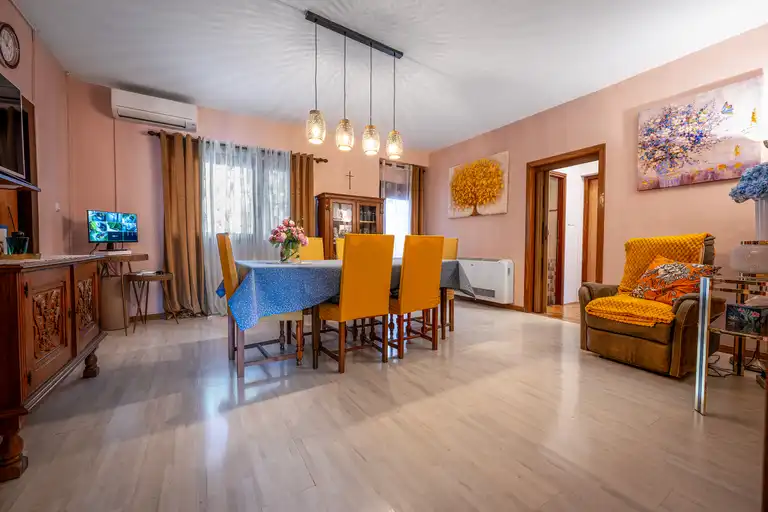 Kuća 340 m², Črnomerec — 2 stambene jedinice i poslovni prostor