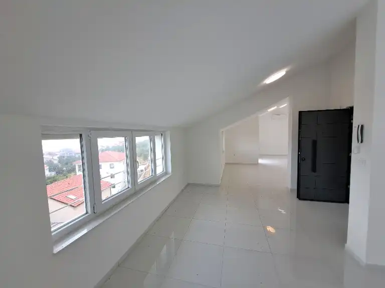 Crikvenica - Četverosoban stan s terasom 110 m2, novogradnja