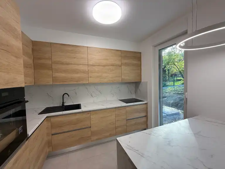 Záhřeb, Gračani – čtyřpokojový byt s garáží