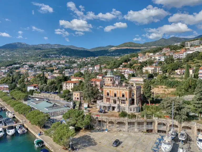 Ičići, Opatijska rivijera – povijesna vila s pogledom na more