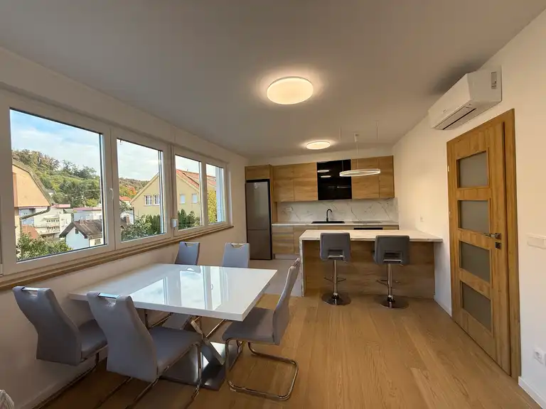 Záhřeb, Gračani – třípokojový byt se zahradou a garáží